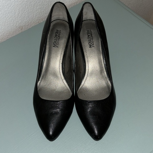 Kenneth Cole reaction pumps Size 8 - Picture 2 of 5